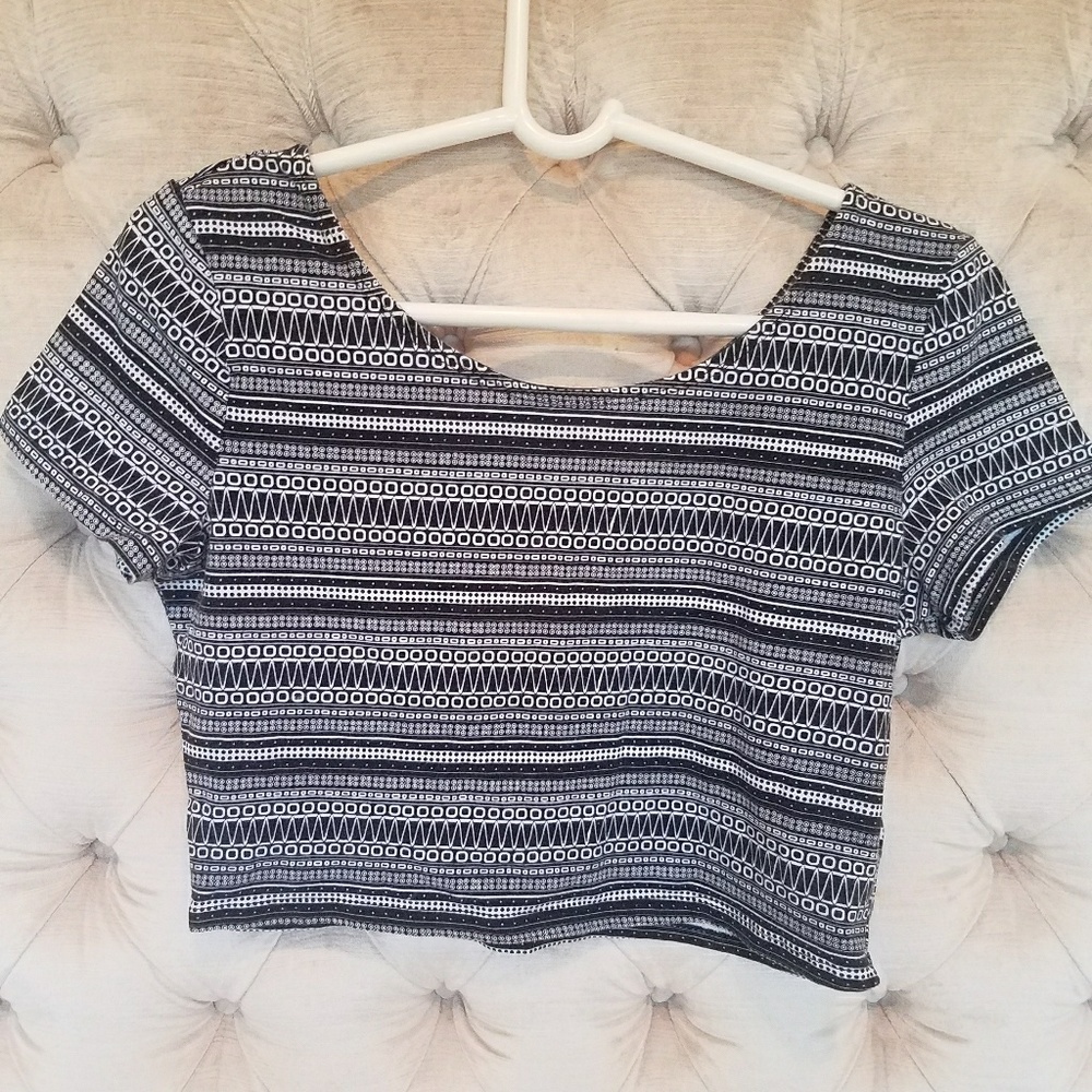 H&M Black and White Patterned Crop Top